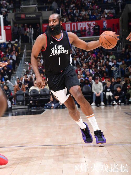 快船官方：哈登出战情况需赛前决定，卢讲话有误